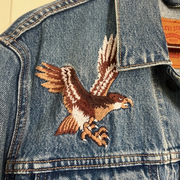 Levi’s Special Edition Japan Themed Embroidered Denim Jacket Medium - Picture 6 of 9